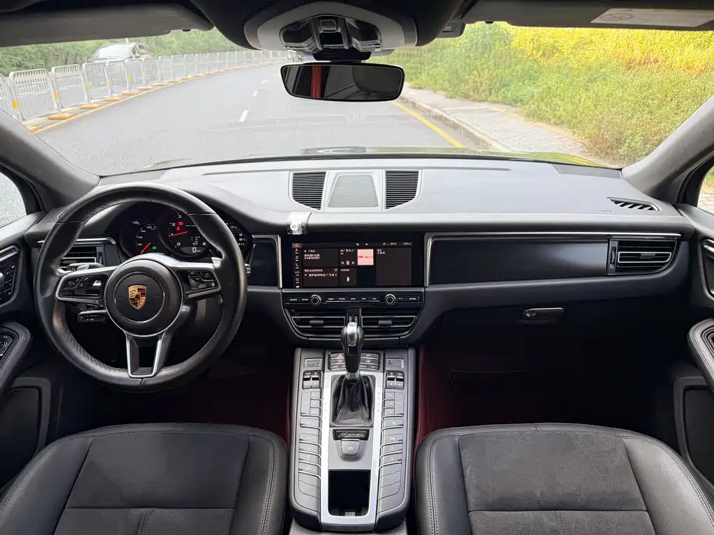 Porsche Macan — миниатюра 17