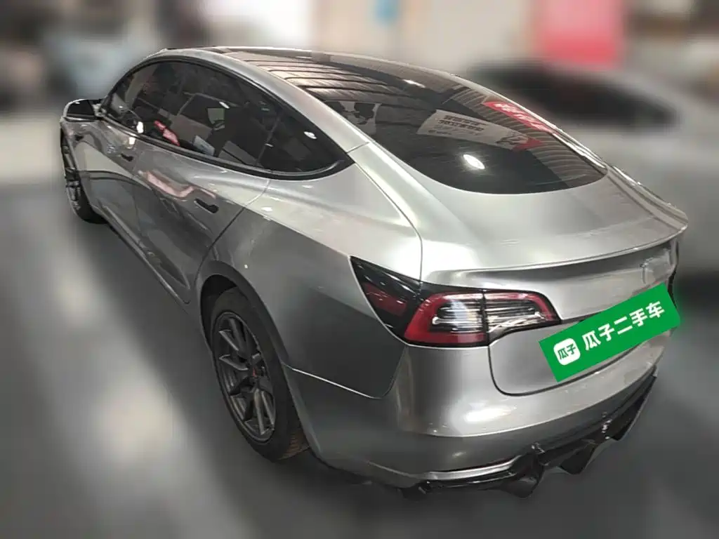 Tesla Model 3 — миниатюра 7