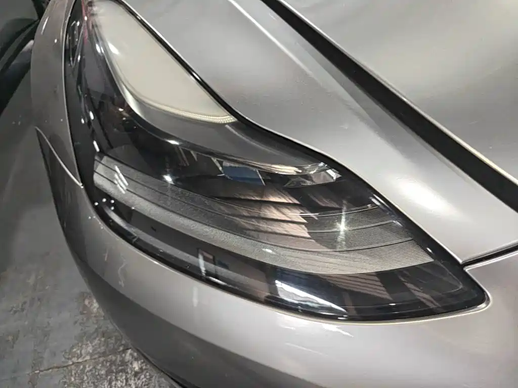 Tesla Model 3 — миниатюра 11