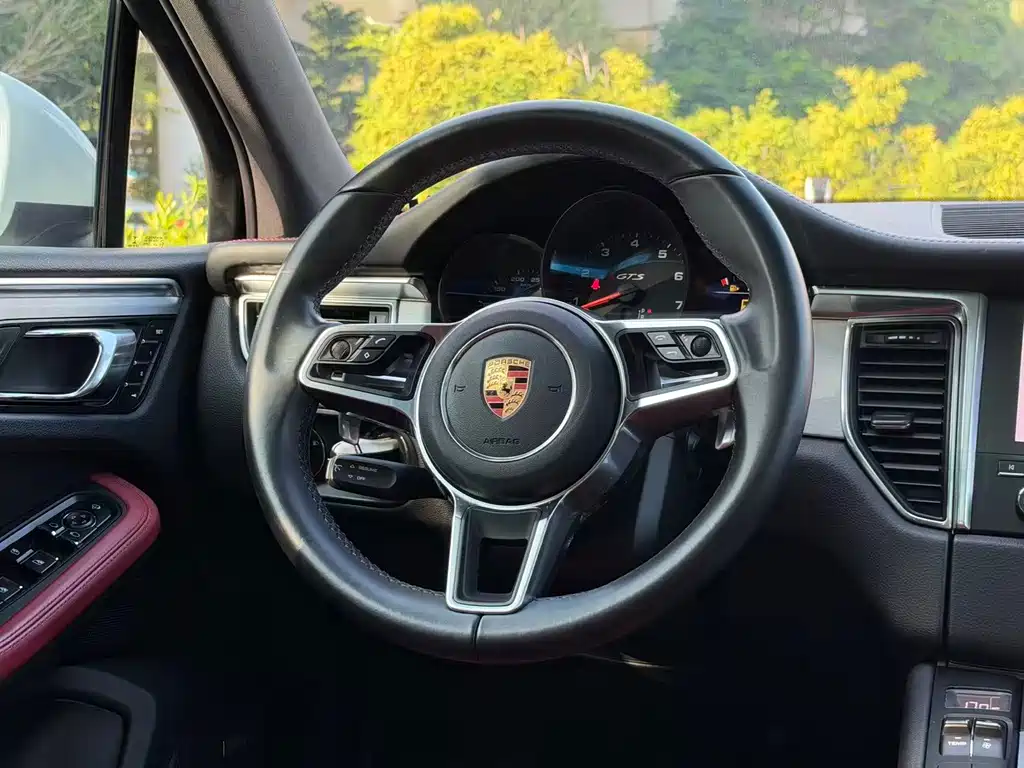 Porsche Macan — миниатюра 12
