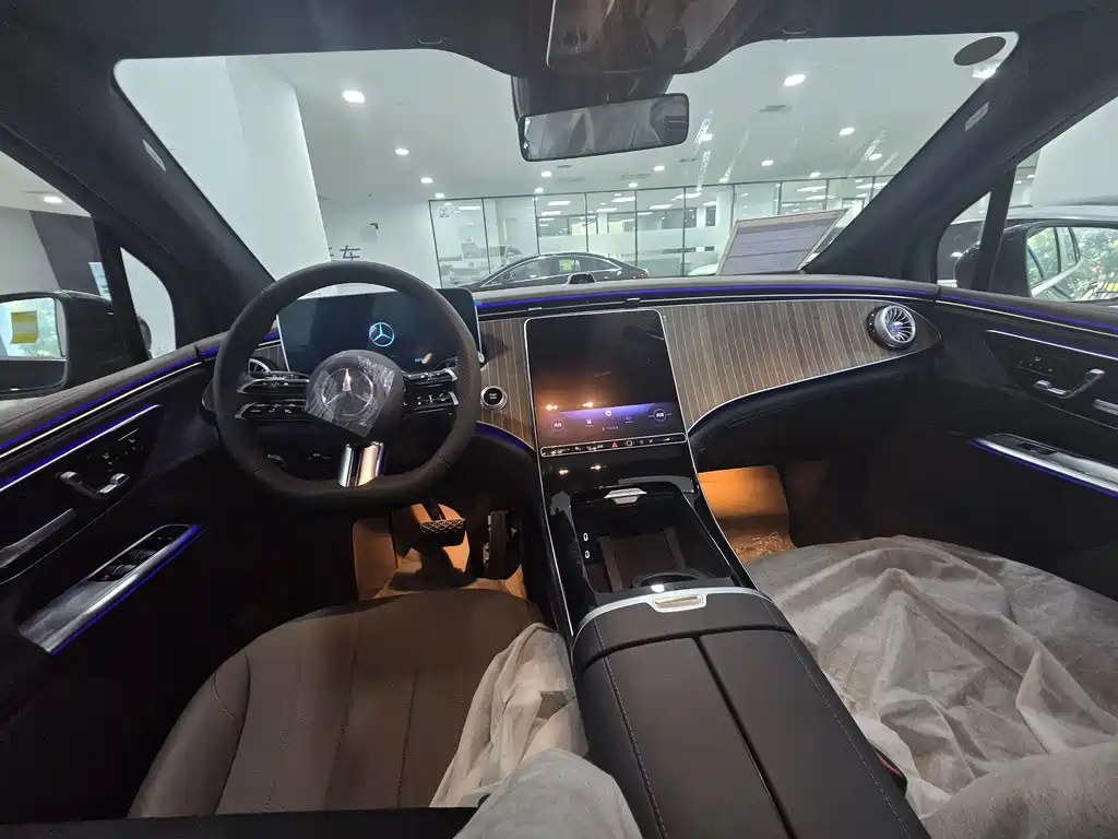 Mercedes-Benz EQE SUV — миниатюра 6