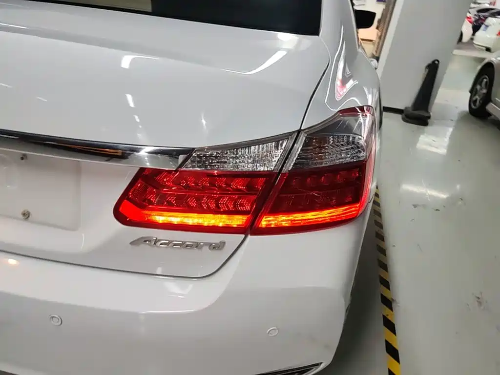 Honda Accord — миниатюра 8