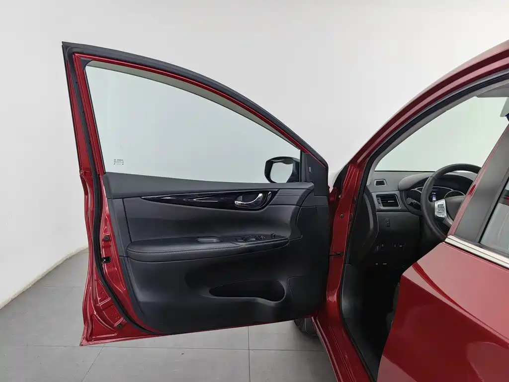 Nissan Tiida — миниатюра 8