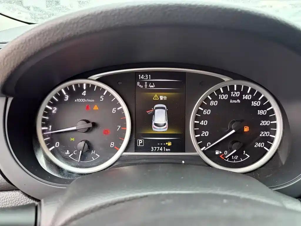 Nissan Tiida — миниатюра 16