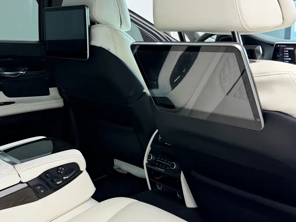BMW 7 Series — миниатюра 34