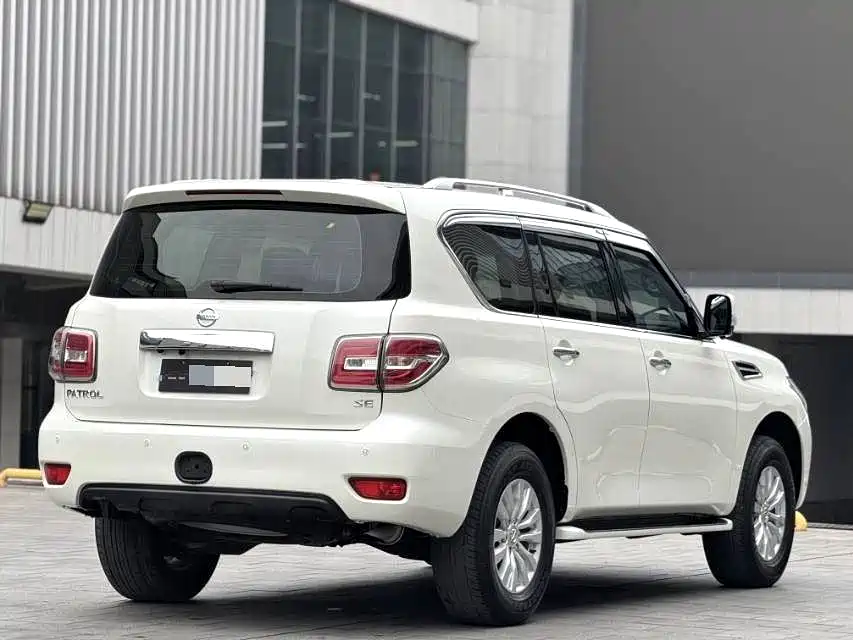 Nissan Patrol — миниатюра 9