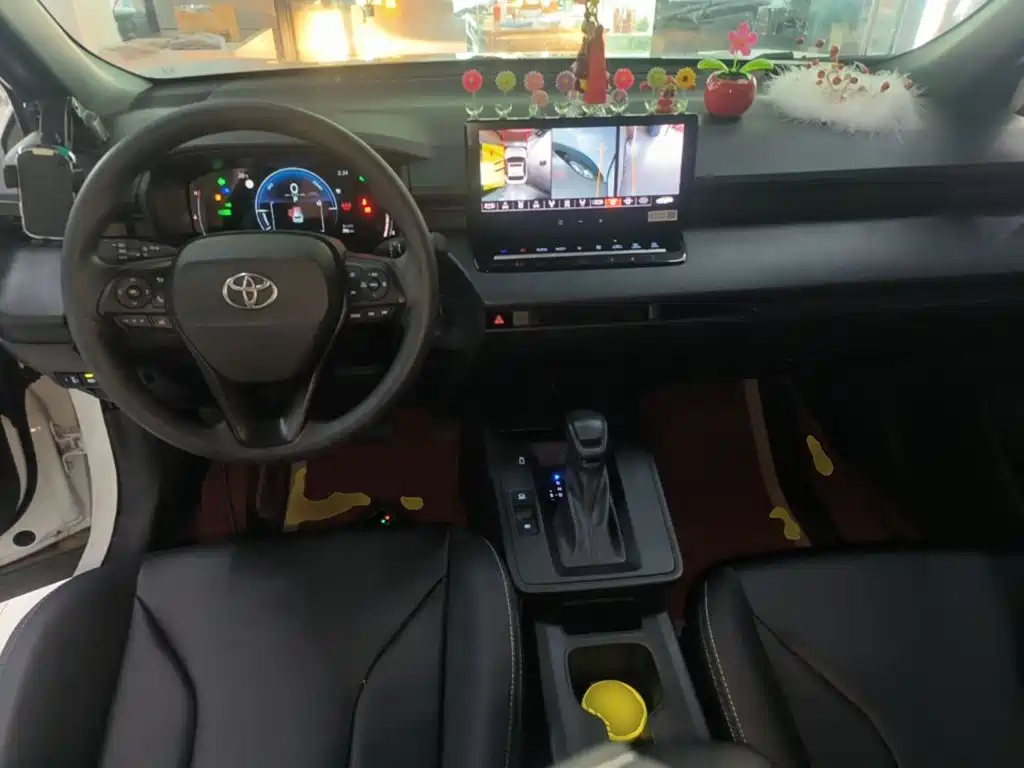 Toyota Corolla Cross — миниатюра 10