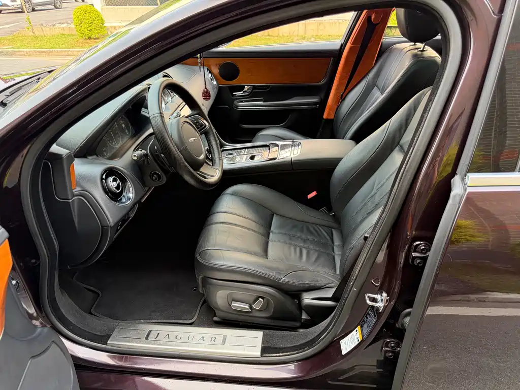 Jaguar XJ — миниатюра 12