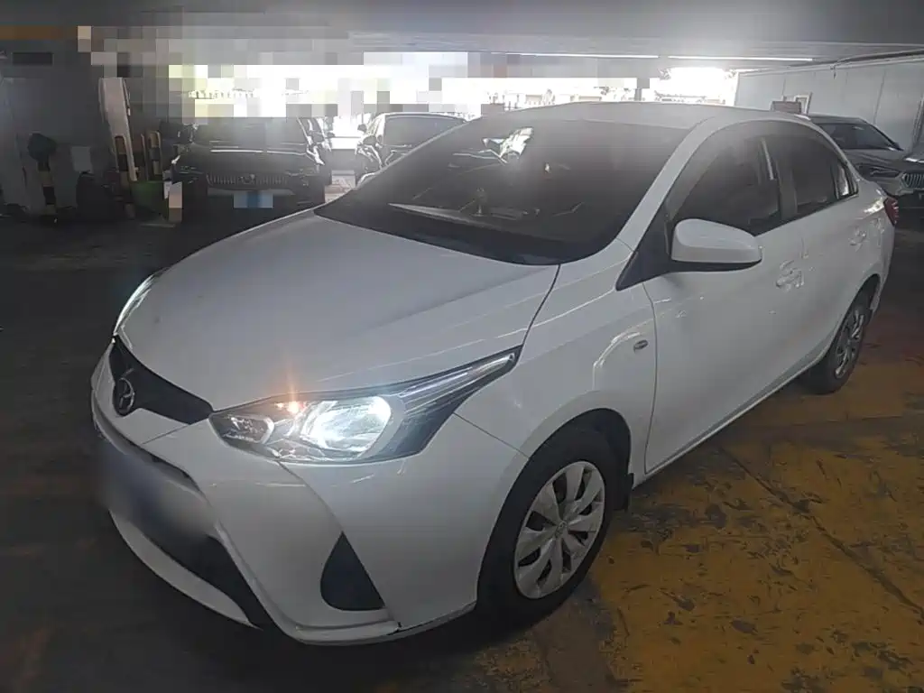 Toyota Yaris L — миниатюра 2