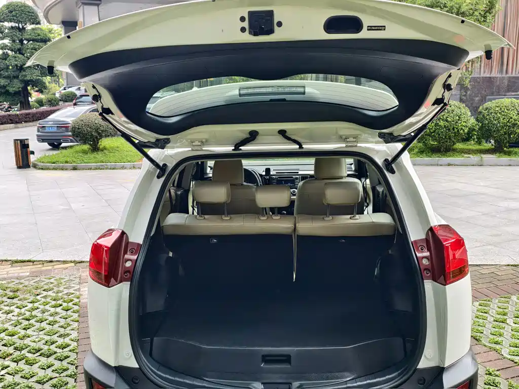 Toyota RAV4 — миниатюра 13