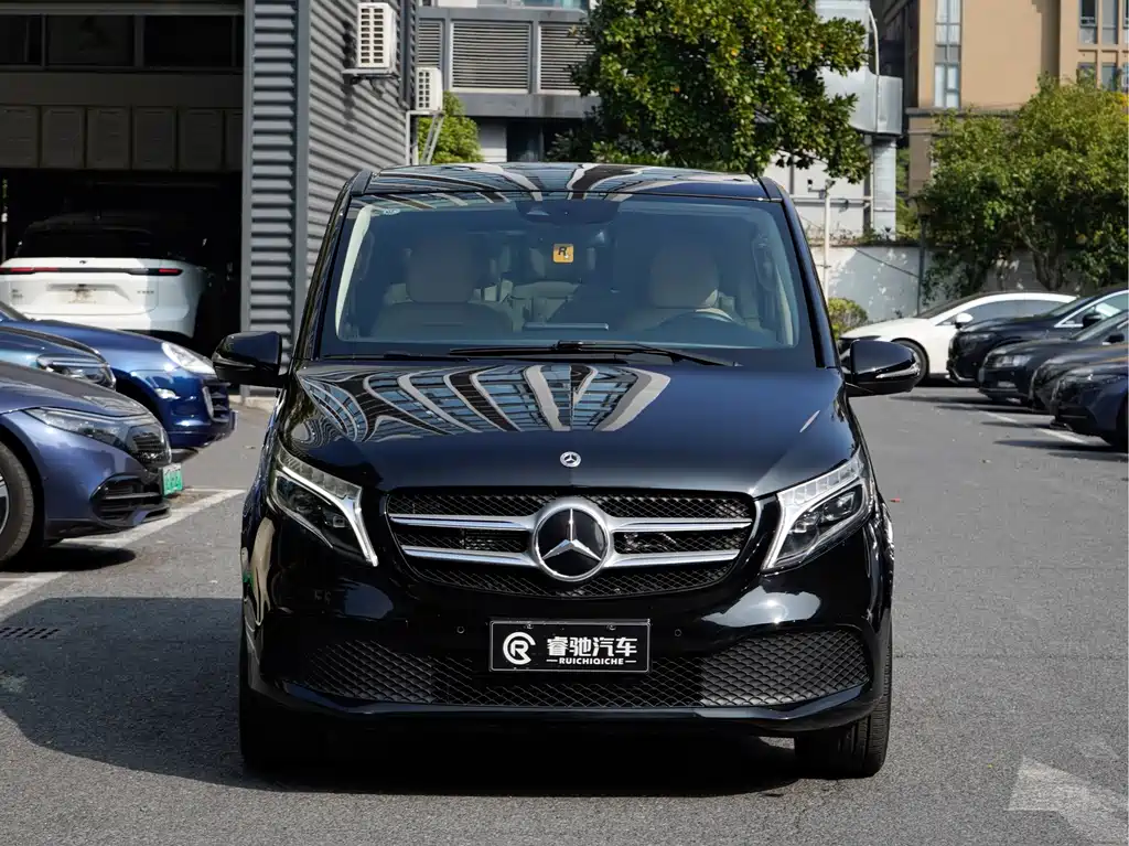 Mercedes-Benz V-Class 2022 — фото 2