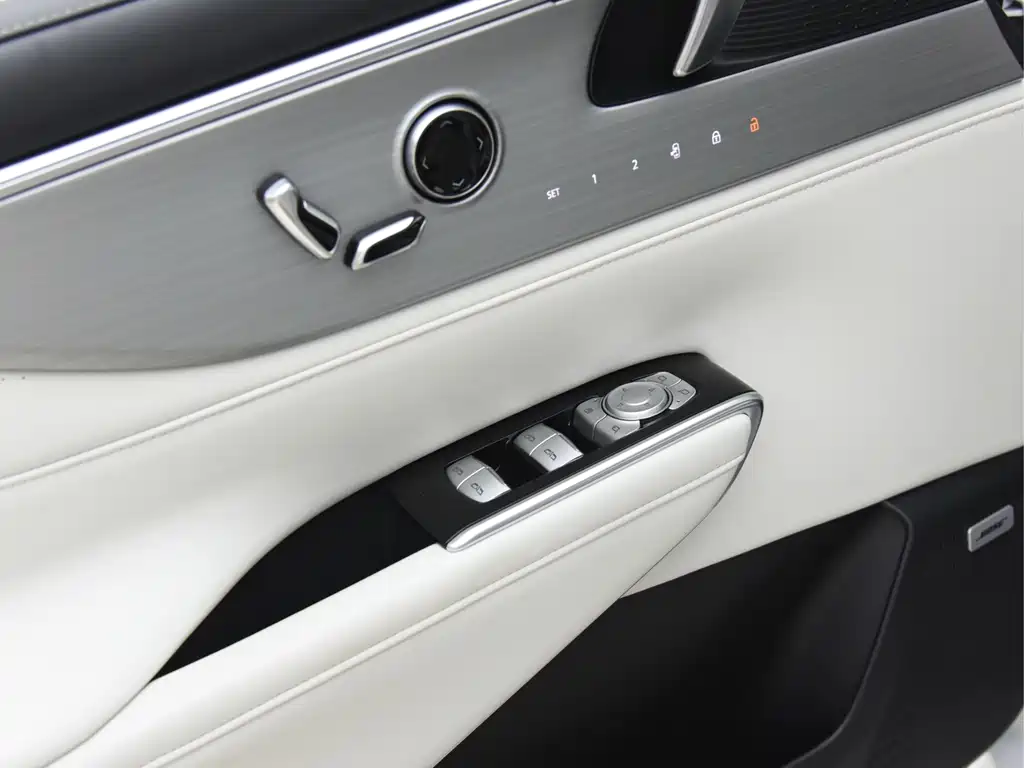 Buick GL8 Hybrid — миниатюра 9