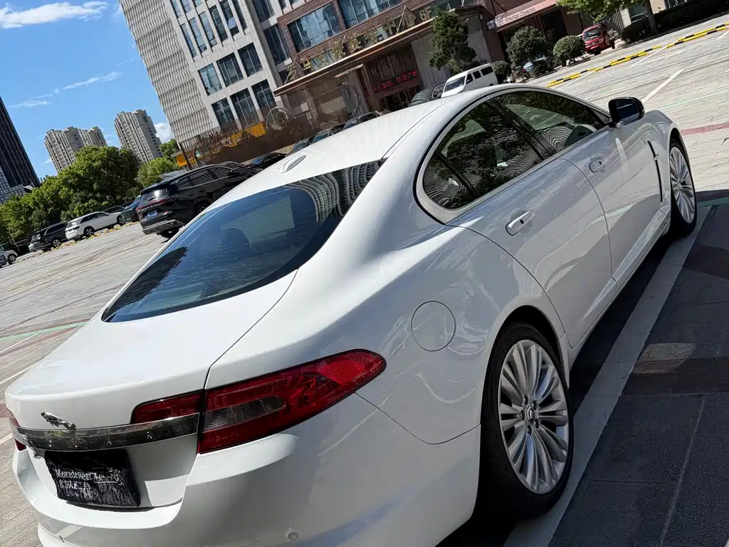 Jaguar XF — миниатюра 6
