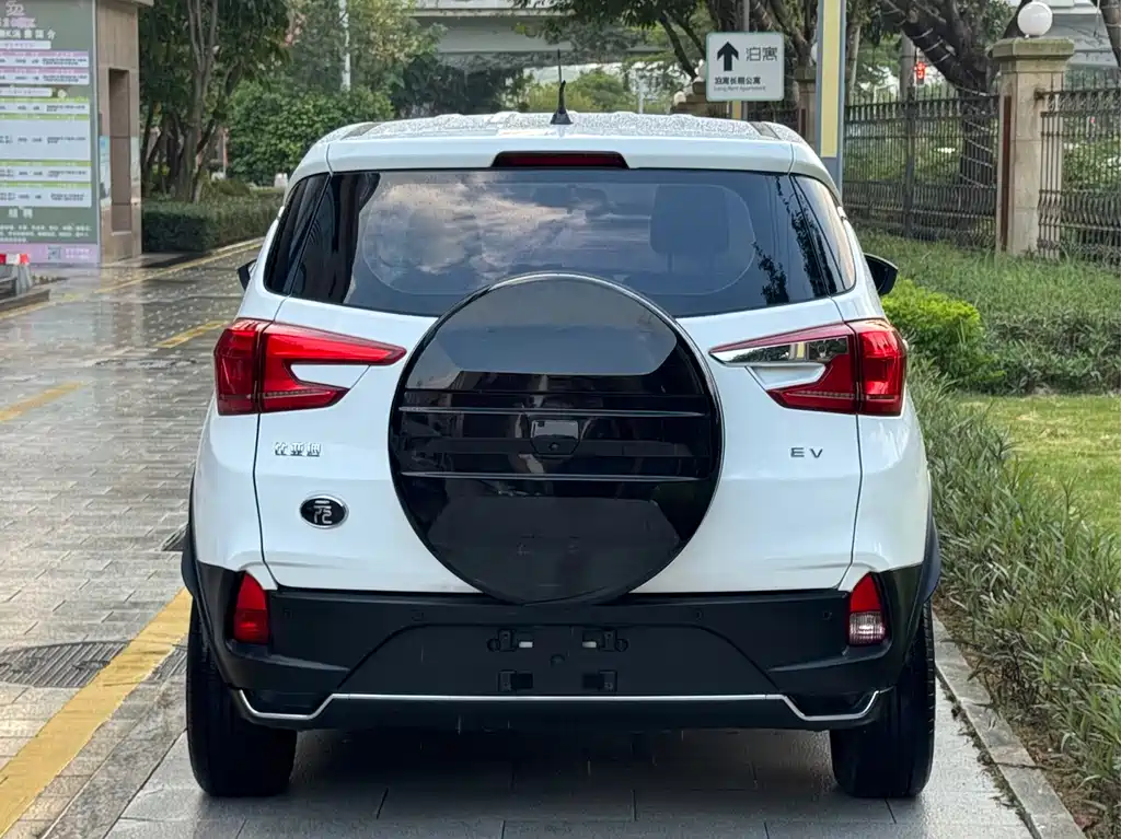 BYD Yuan EV — миниатюра 5