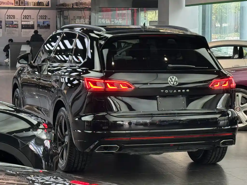 VOLKSWAGEN TOUAREG