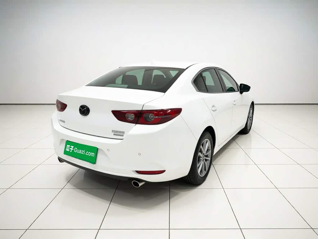 Mazda Mazda3 Axela 2.0 л 2023 г. Белый, пробег 26700 км
