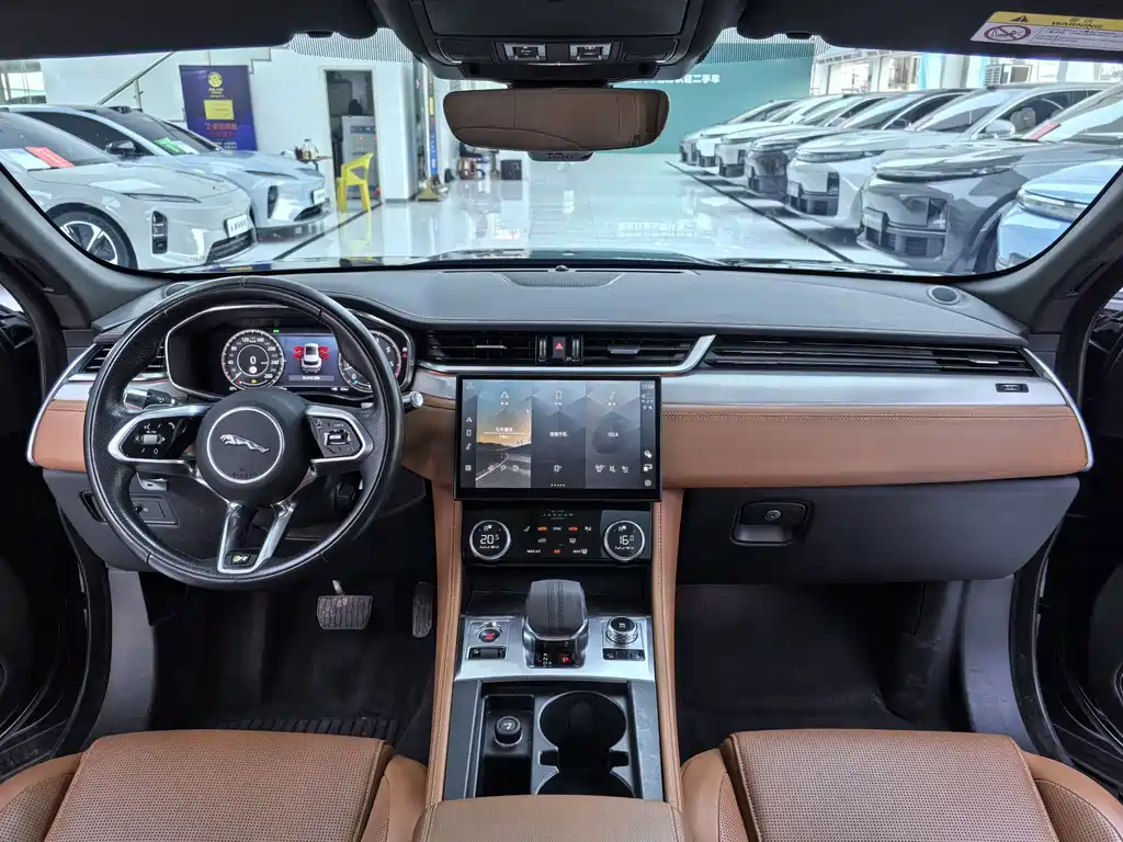 Jaguar F-PACE — миниатюра 7