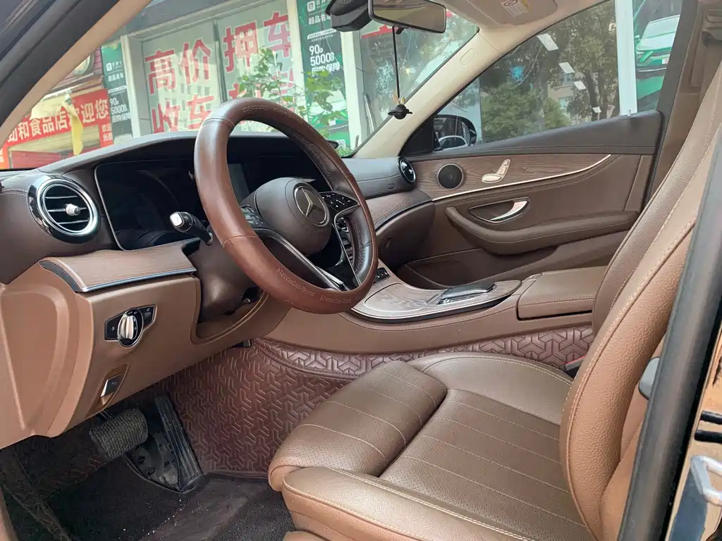 Mercedes-Benz E-Class — миниатюра 9
