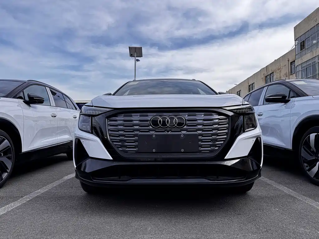 Audi Q5 e-tron - фото 4