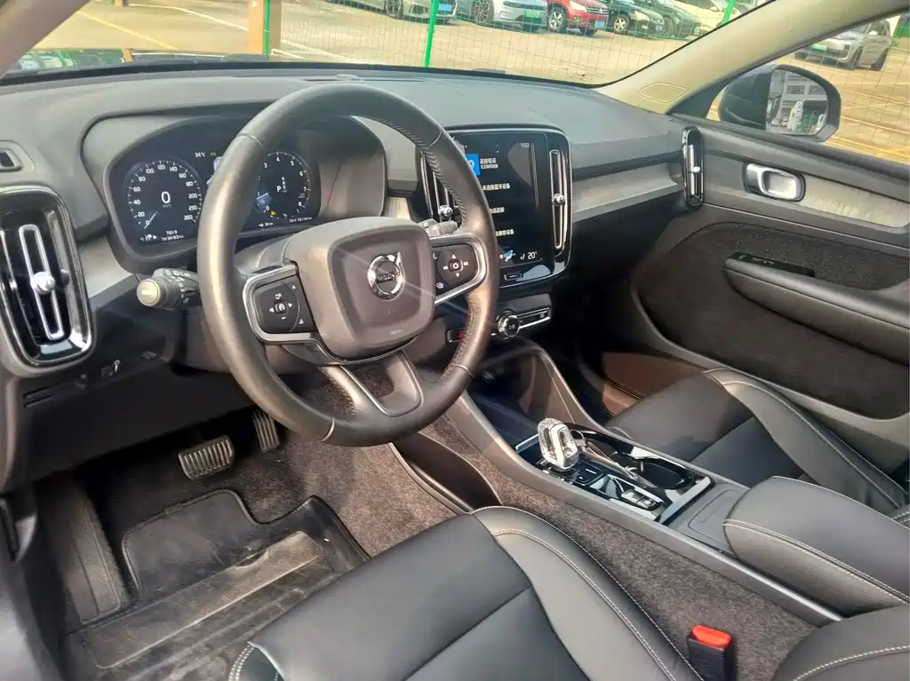 Volvo XC40 — миниатюра 8
