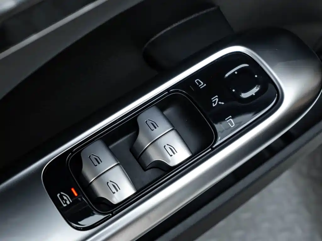 Mercedes-Benz C-Class — миниатюра 22