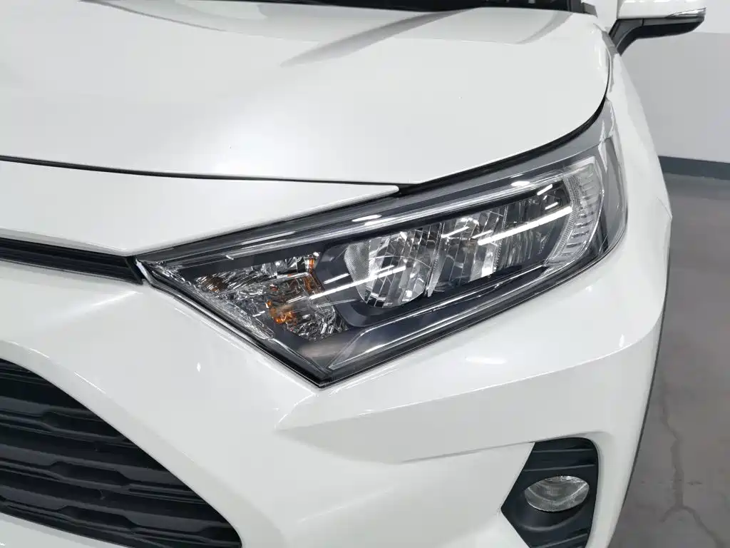 Toyota RAV4 — миниатюра 7