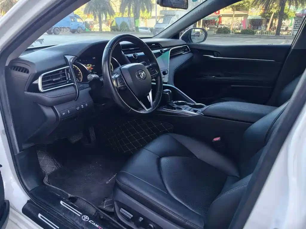 Toyota Camry — миниатюра 3