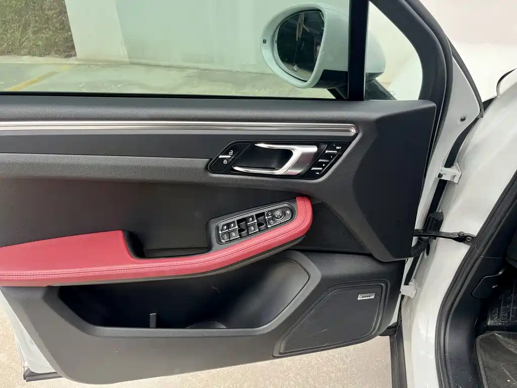 Porsche Macan — миниатюра 16
