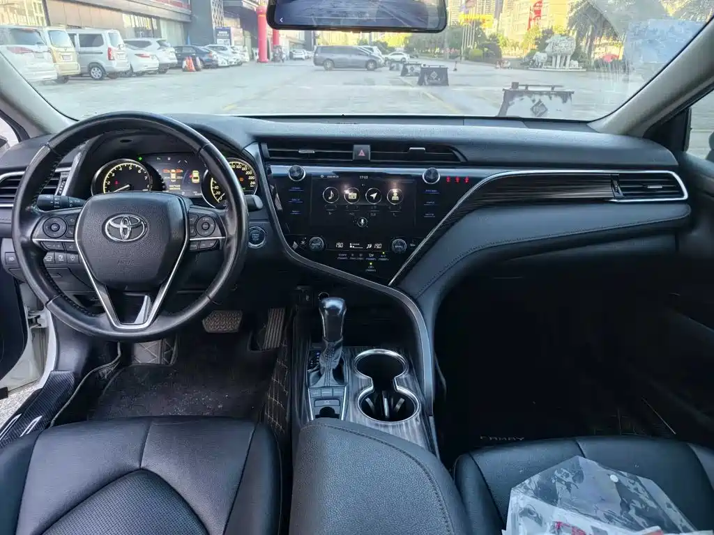 Toyota Camry — миниатюра 5