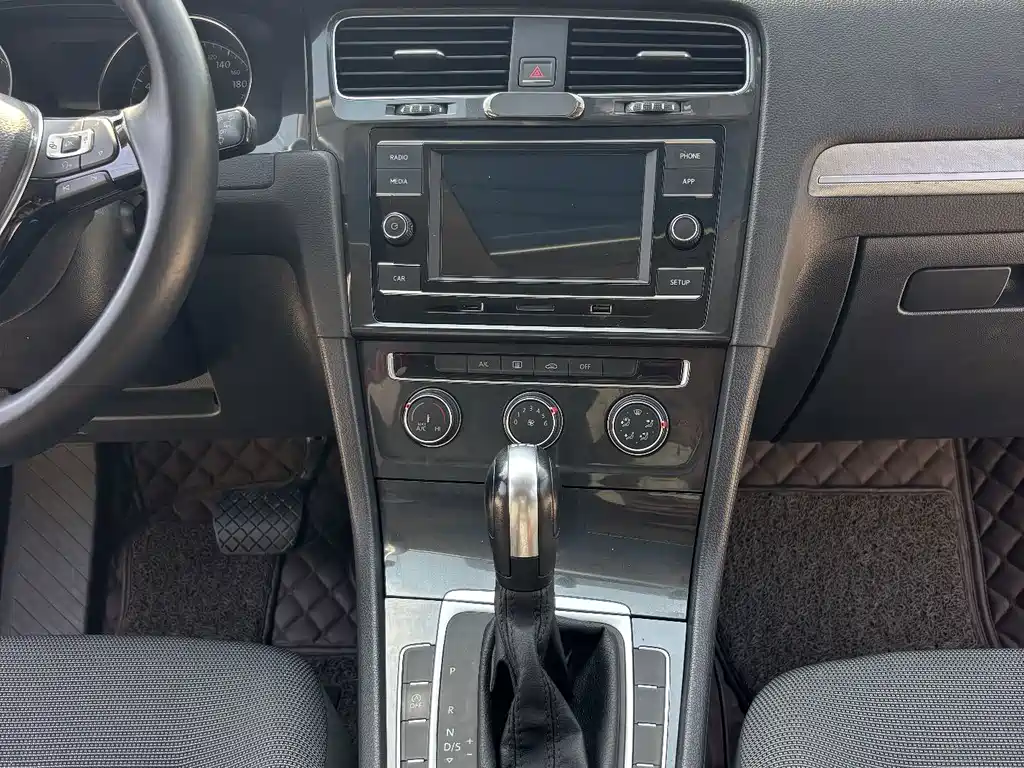 Volkswagen Golf — миниатюра 11