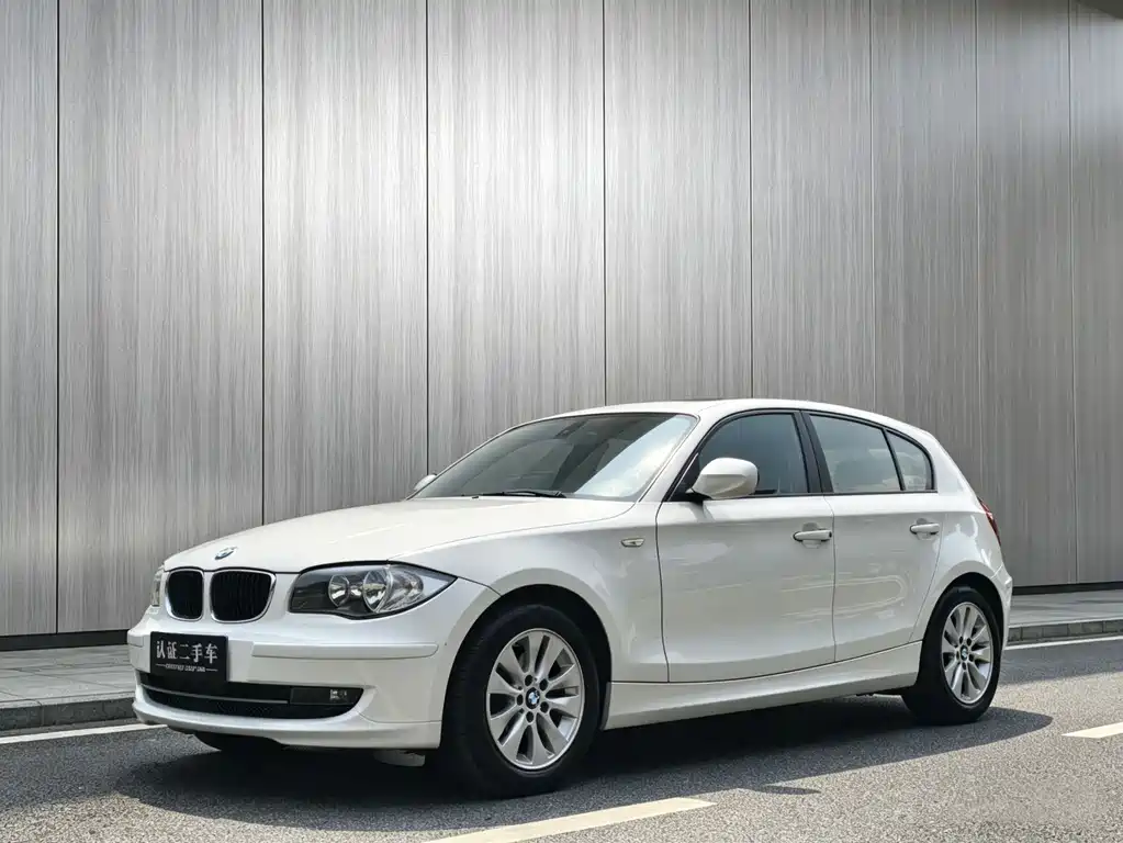 BMW 1 Series (Import) 2011