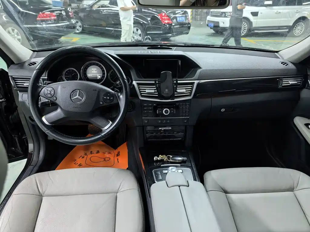 Mercedes-Benz E-Class — миниатюра 7
