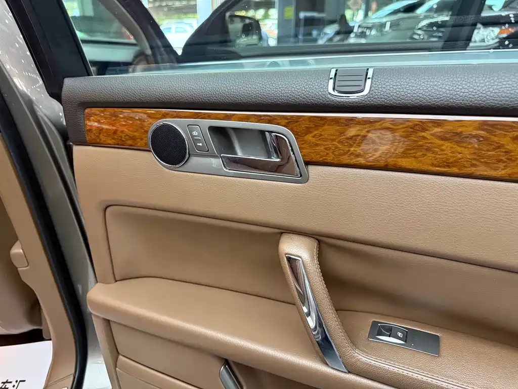 Volkswagen Phaeton — миниатюра 22