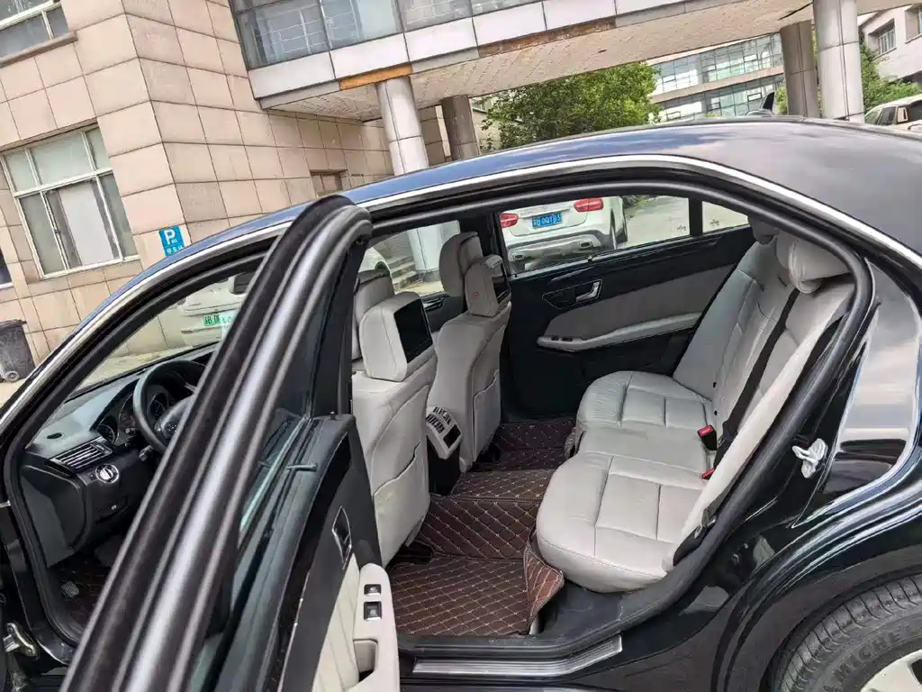 Mercedes-Benz E-Class — миниатюра 9