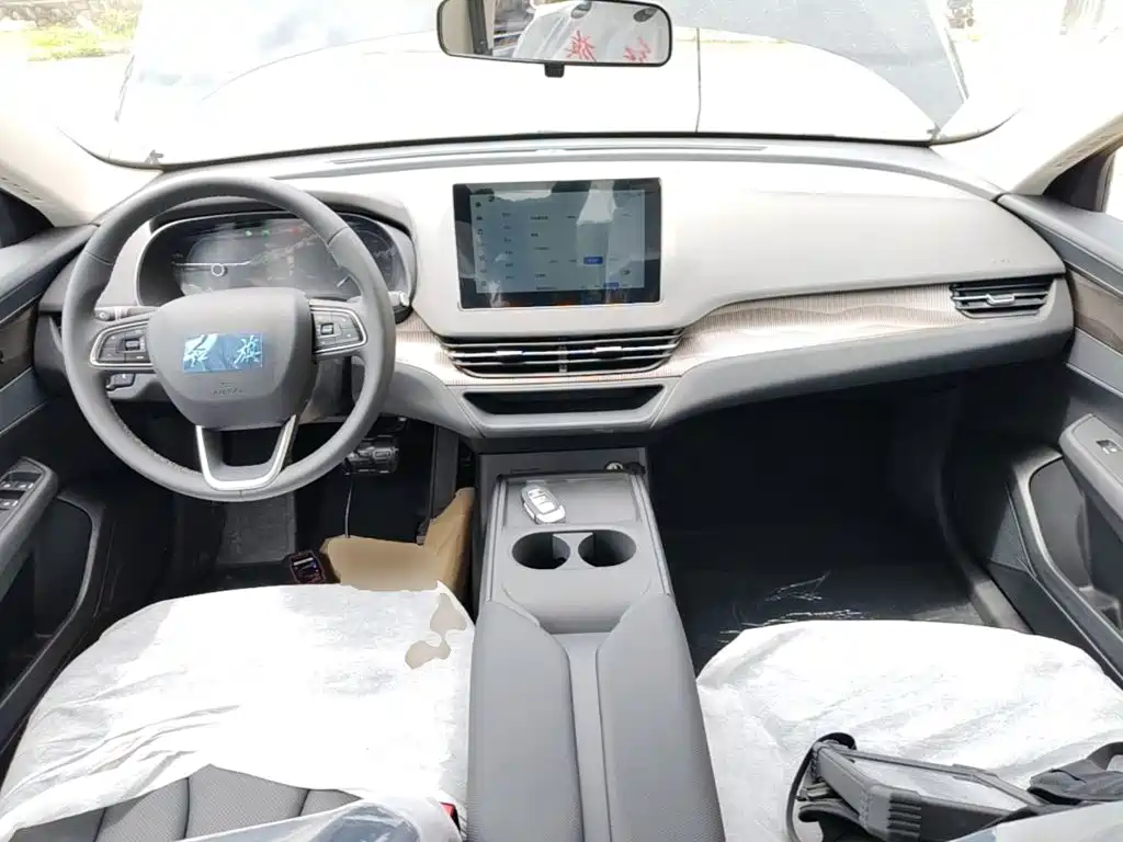 Hongqi E-QM5 2025 610km PLUS