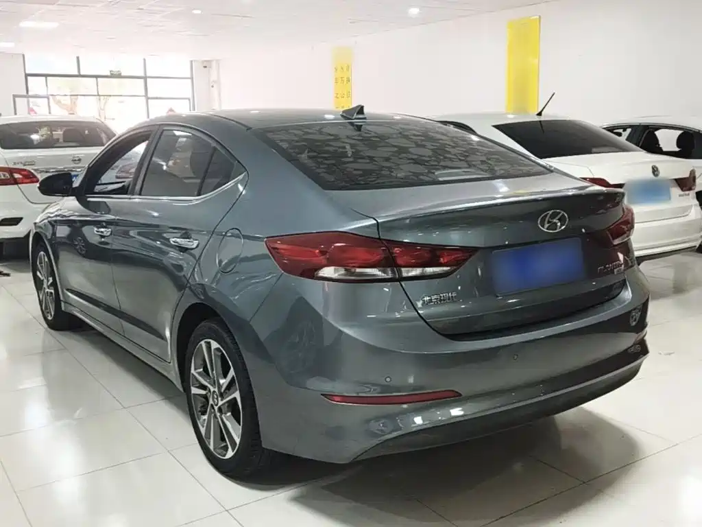 Hyundai Elantra — миниатюра 5