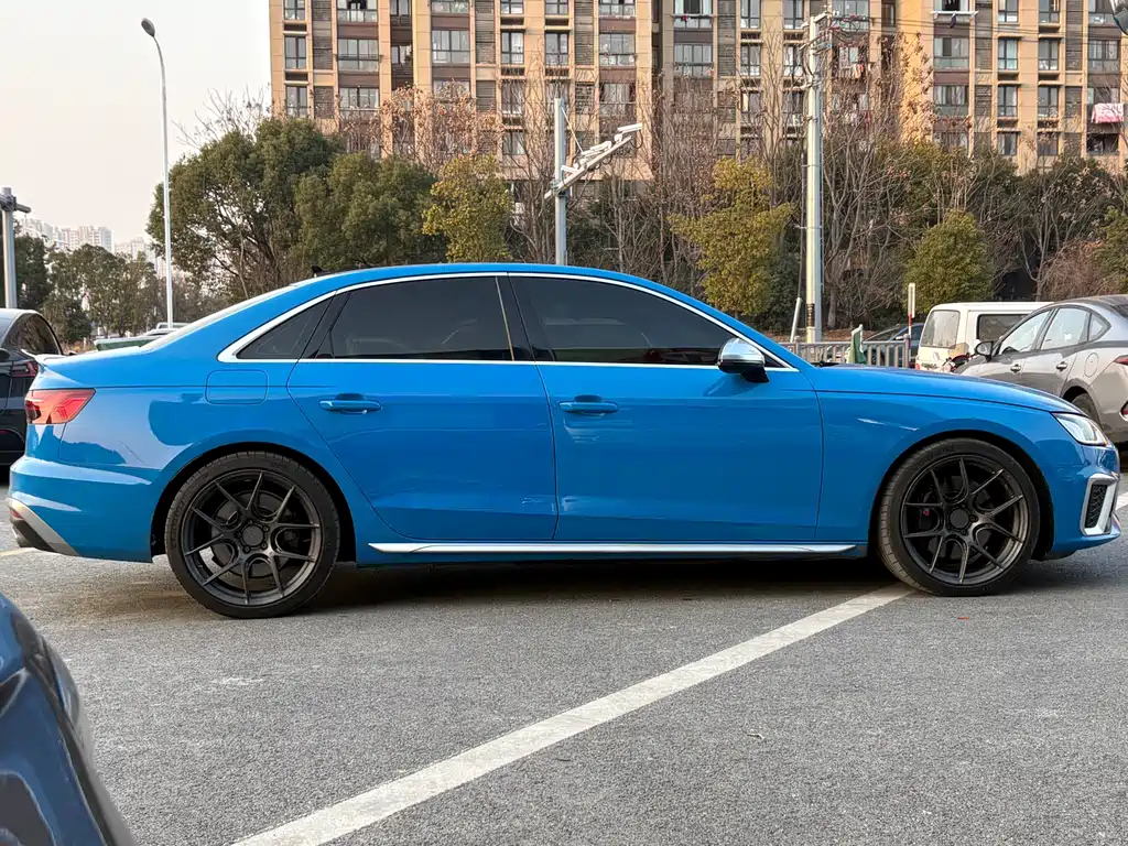 AUDI S4