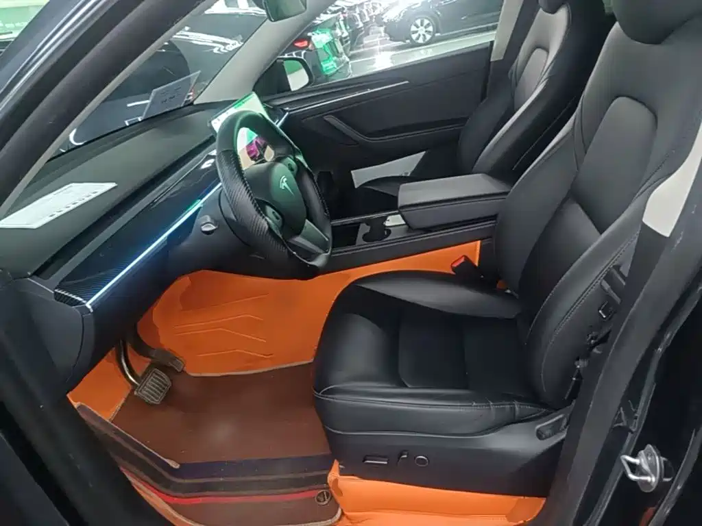 Tesla Model Y — миниатюра 15