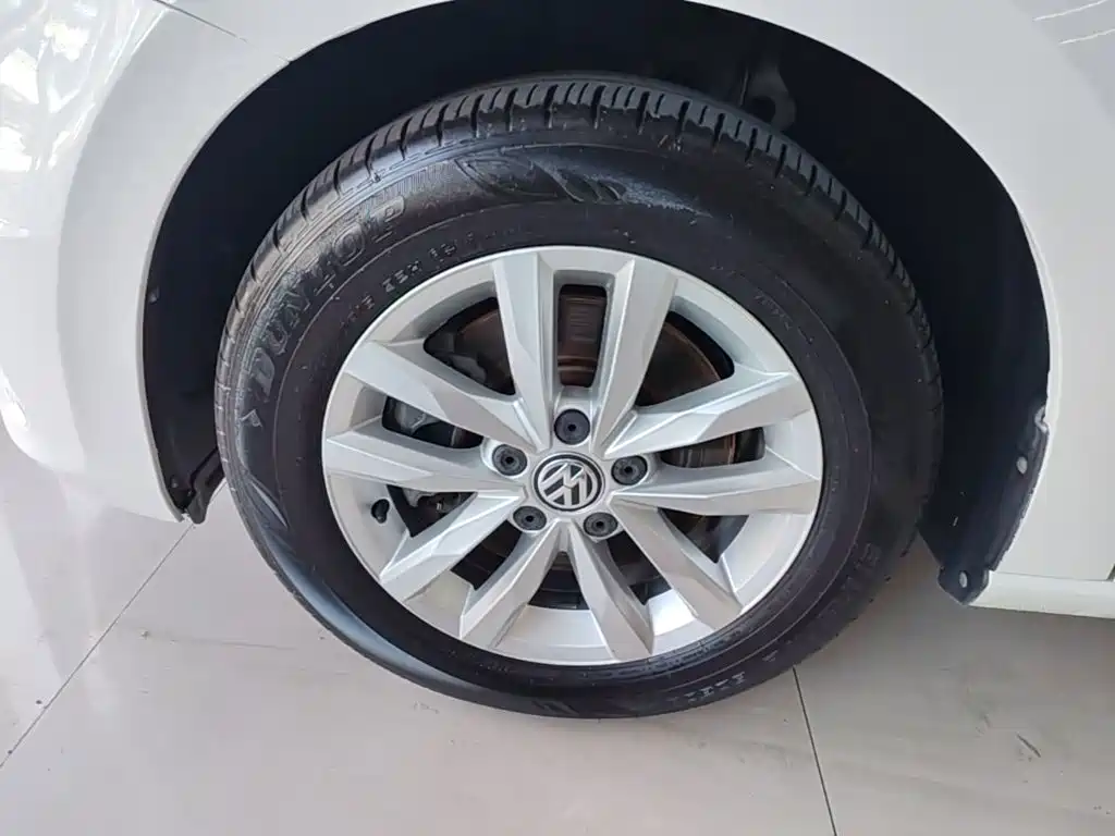 Volkswagen Touran — миниатюра 23