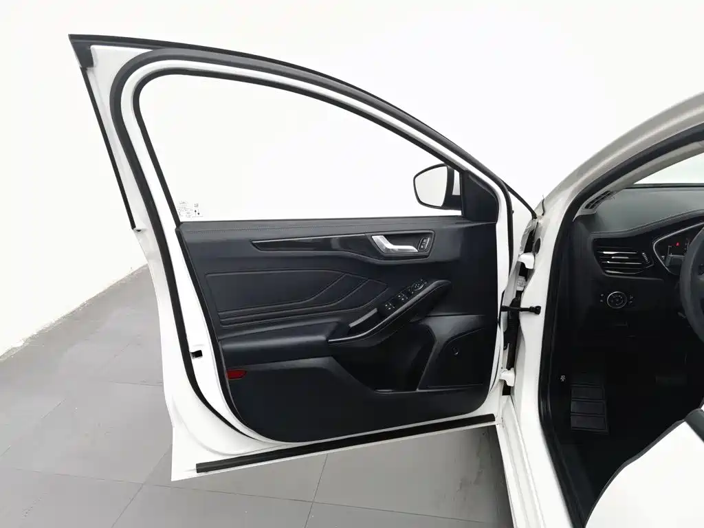 Ford Focus — миниатюра 8