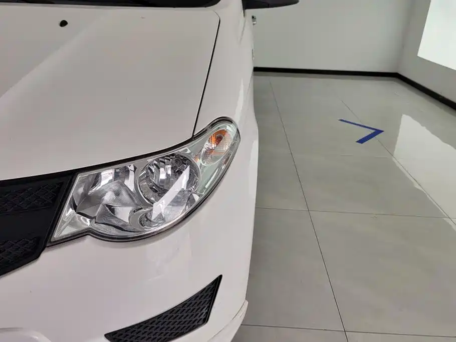Wuling Hongguang — миниатюра 5
