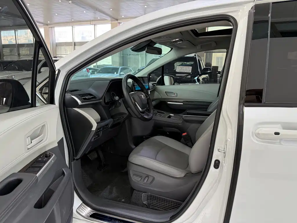 Toyota Sienna 2.5L Hybrid Comfort Edition, фото 7