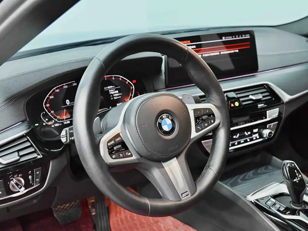 BMW 5 Series — миниатюра 7