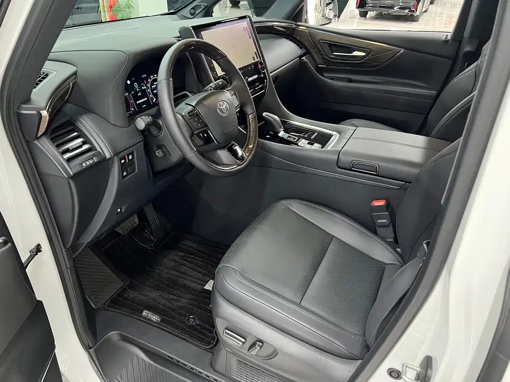 Toyota Alphard — миниатюра 21