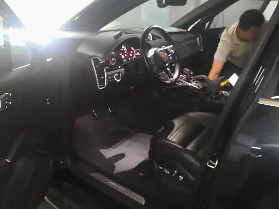Porsche Cayenne — миниатюра 9
