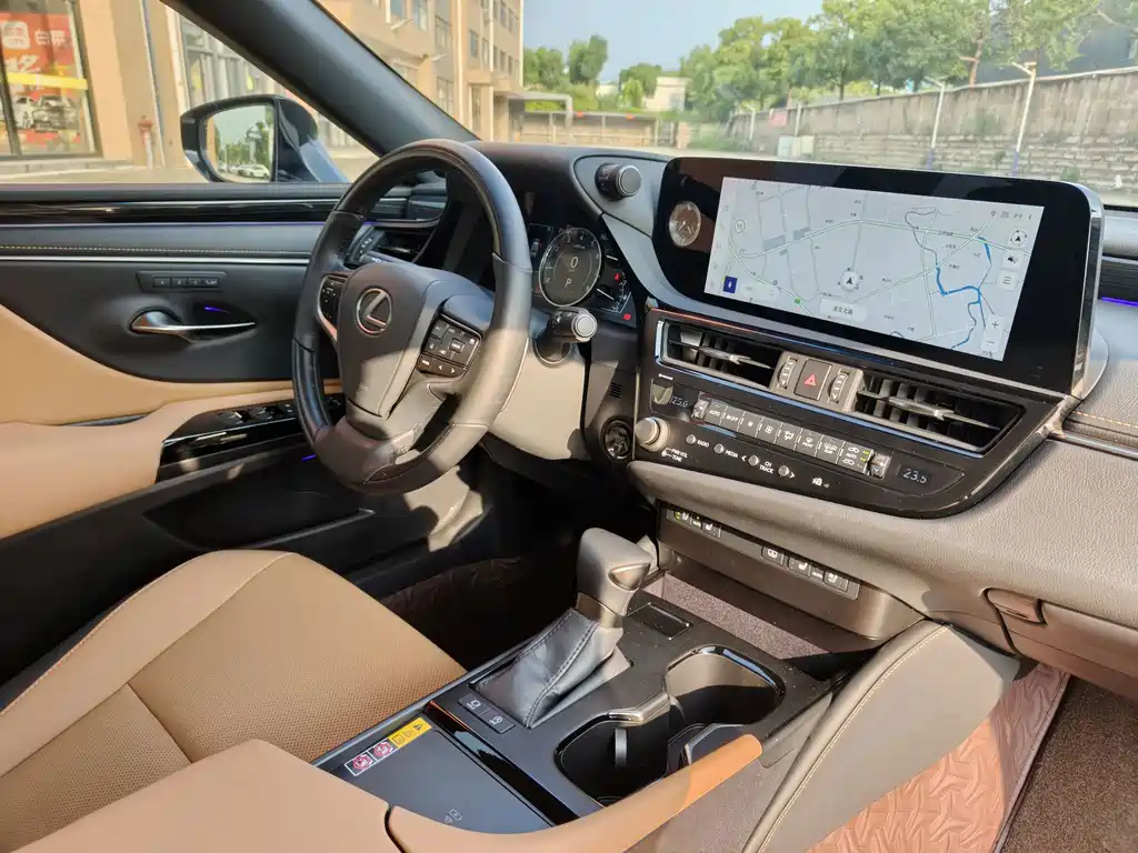 Lexus ES — миниатюра 12