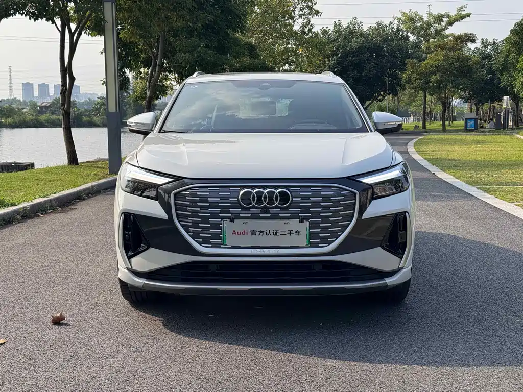 Audi Q4 e-tron — миниатюра 2