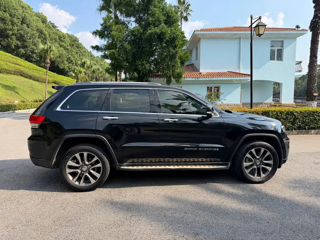 Jeep Grand Cherokee (Import) — миниатюра 8
