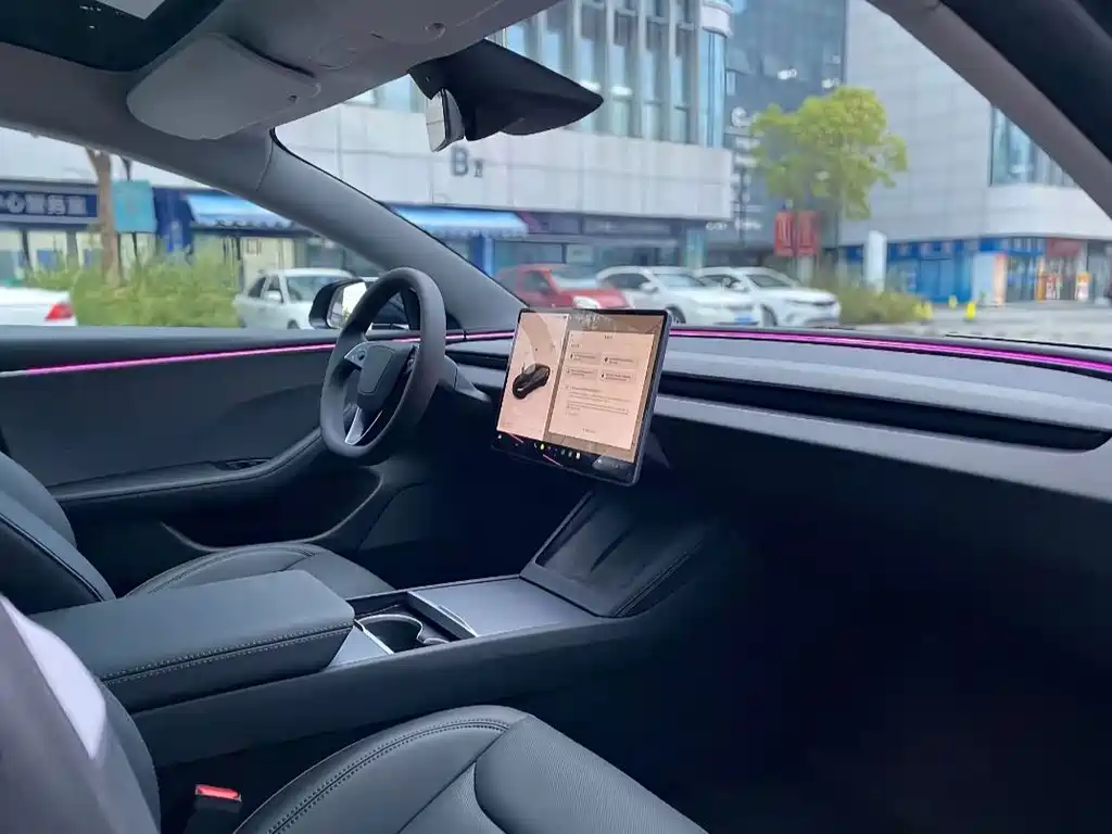 Tesla Model 3 — миниатюра 8