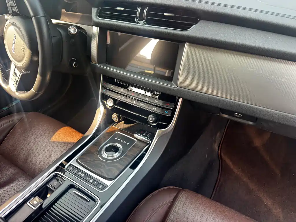 Jaguar XFL — миниатюра 11